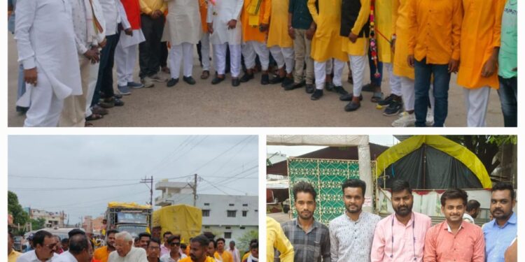 विश्व आदिवासी दिवस के अवसर पर विधायक डॉ. शर्मा के नेतृत्व में आदिवासी समाज द्वारा निकाली जा रही यात्रा का किया गया भव्य स्वागत