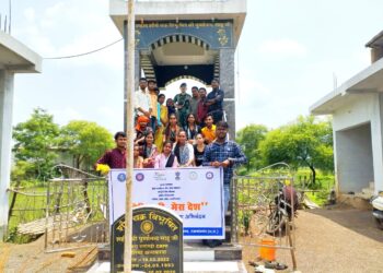 *शहीद के स्मृति में राष्ट्रीय सेवा योजना इकाई दिग्विजय महाविद्यालय द्वारा किया गया द्वीप प्रज्वलित*