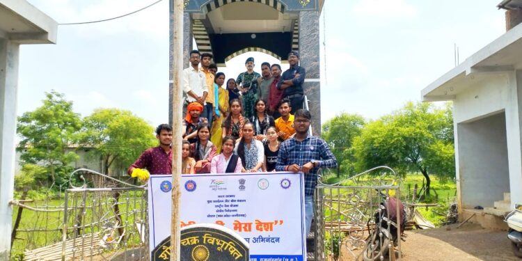 *शहीद के स्मृति में राष्ट्रीय सेवा योजना इकाई दिग्विजय महाविद्यालय द्वारा किया गया द्वीप प्रज्वलित*