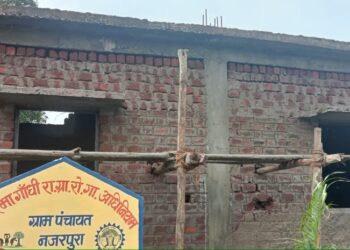 गौशाला में घटिया मटेरियल लगाकर किया जा रहा निर्माण
