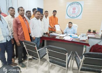 भाजपा कार्यकर्ताओं एवं ग्राम ठाकुरटोला के किसानो ने फसल बीमा को लेकर एसडीएम को सौपा ज्ञापन*