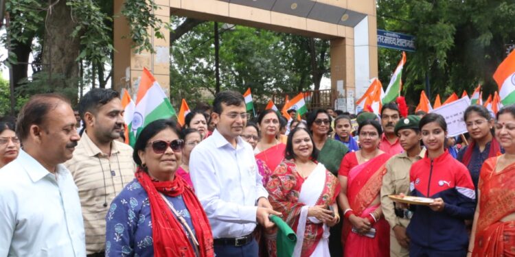 कलेक्टर नीरज कुमार सिंह ने जनजागरूकता रैली को हरी झंडी दिखाकर किया रवाना,13 अगस्त से 15 अगस्त तक हर घर तिरंगा अभियान,हर घर फहराया जाएगा तिरंगा