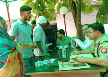 इंदरगढ़  संपूर्ण थाना समाधान दिवस में पहुंचे कन्नौज जिलाधिकारी शुभ्रांत कुमार और पुलिस अधीक्षक अमित आनंद तिर्वा एसडीएम ने सुनी फरियादियों की समस्याएं