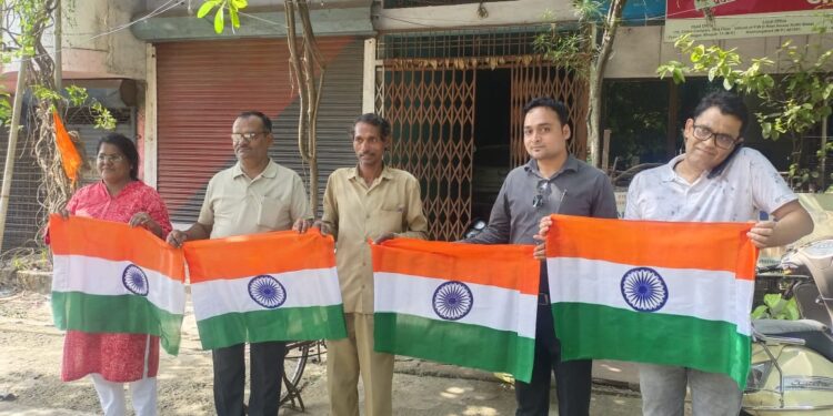 आजादी के अमृत महोत्सव के अंतर्गत 13 अगस्त से 15 अगस्त तक हर घर तिरंगा अभियान का हुआ आगाज,डाक विभाग भी विक्रय कर रहा राष्ट्रीय ध्वज….