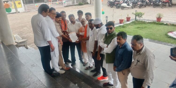 कांग्रेसी नेता रणदीप सुरजेवाला पर एफआईआर करने की रखी मांग