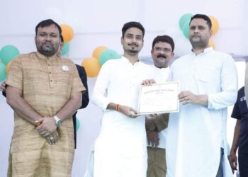 मंत्री के हाथों सम्मानित हुए अंकित अग्रवाल*