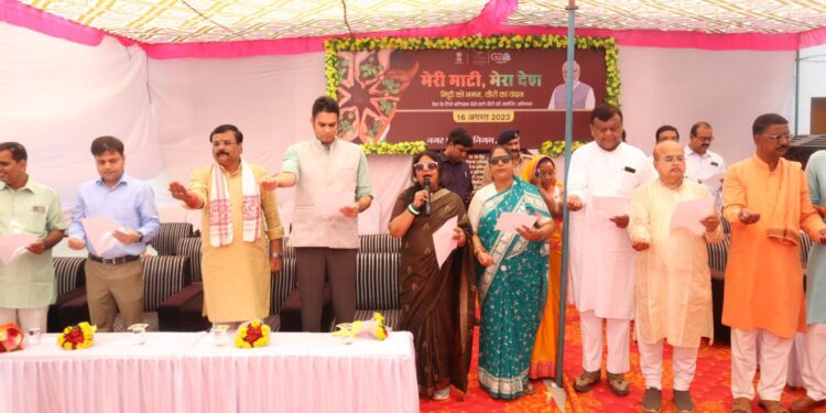 *मेरी माटी मेरा देश अभियान में महापौर श्रीमति प्रीति सूरी ने रोपे पौधे* *स्वतंत्रता संग्राम सेनानियों के उत्तराधिकारियों का किया सम्मान*