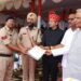 स्वतंत्रता दिवस पर मुख्य समारोह में देहात थाने में पदस्थ प्रधान आरक्षक अजय रघुवंशी को सराहनीय कार्यों के लिए किया गया सम्मानित,