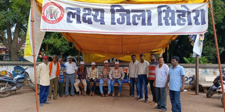 *भूखे रहकर जारी रखा सिहोरा जिला आंदोलन* *आंदोलित समिति की सलाह, विधायक अपना काम करे बाधाएं दूर करना मुख्यमंत्री का काम*