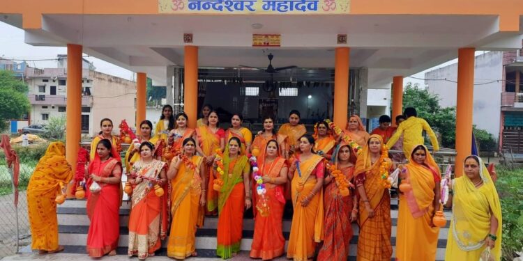 भव्य कावड़ यात्रा सहित नंदेश्वर महादेव का जल अभिषेक हुआ