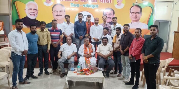 जिले की चारों विधानसभाओं में बिहार से आए प्रवासी विधायकों ने शुरू किए संगठनात्मक प्रवास, प्रथम सत्र में नर्मदापुरम विधानसभा के भाजपा प्रमुख पदाधिकारियो के साथ हुई परिचात्मक बैठक