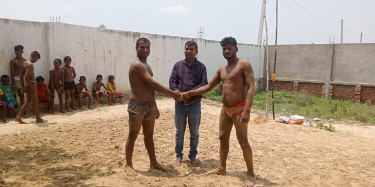 *शिवालयों में जलाभिषेक कर धूमधाम से मनाया गया नागपंचमी का पर्व* ( जिले में जगह-जगह कराया गया कुश्ती दंगल, लोगों में दिखा उत्साह)