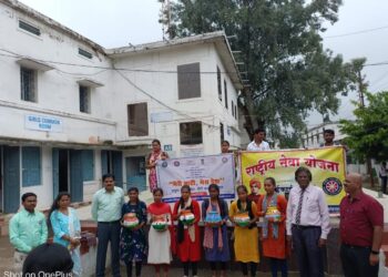 *दिग्विजय महाविद्यालय राजनांदगांव में मेरी माटी मेरा देश कार्यक्रम, कलश सज्जा प्रतियोगिता का आयोजन*