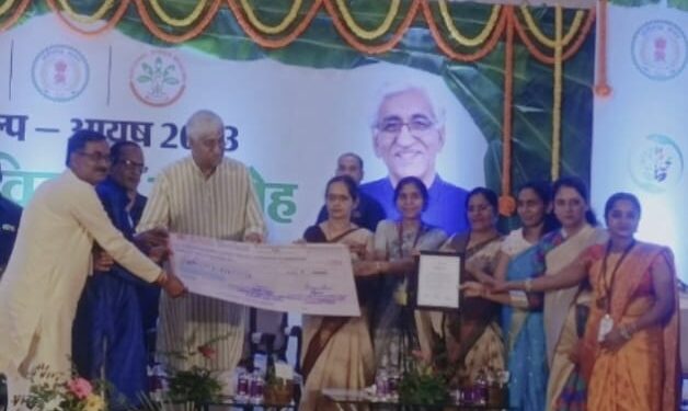 *रायपुर में काया कल्प आयुष पुरुष्कार समारोह में मंत्री टीएस सिंहदेव ने आयुष स्पेशिलाइज्ड थेरेपी सेंटर डोगरगढ़ को द्वितीय पुरस्कार से किया सम्मानित*