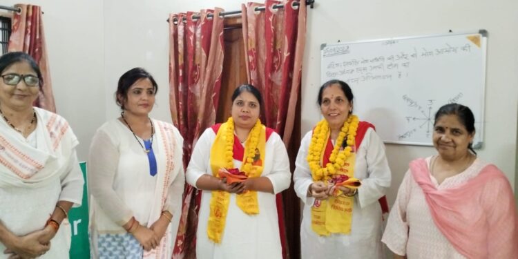 पतंजलि योग समिति द्वारा योग आयोग जिला सदस्य श्रीमती रीना नागर का किया सम्मान