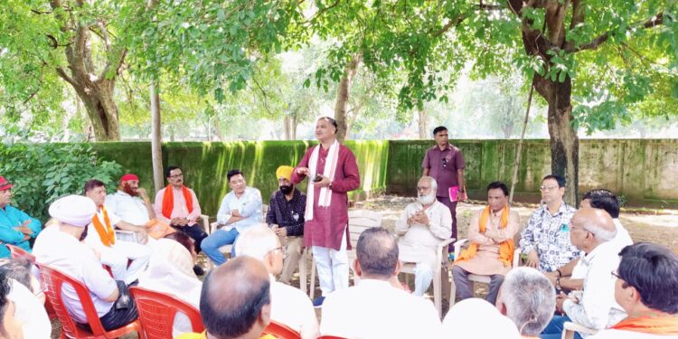 *विधानसभा क्षेत्र के वरिष्ठों की बैठक लेने पहुंचे प्रदेश भाजपा उपाध्यक्ष (मधुसूदन यादव)*