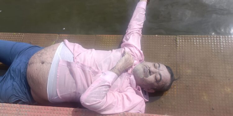 *छोटा तालाब में मिला श्याम टॉकीज छेत्र निवासी व्यक्ति का शव*