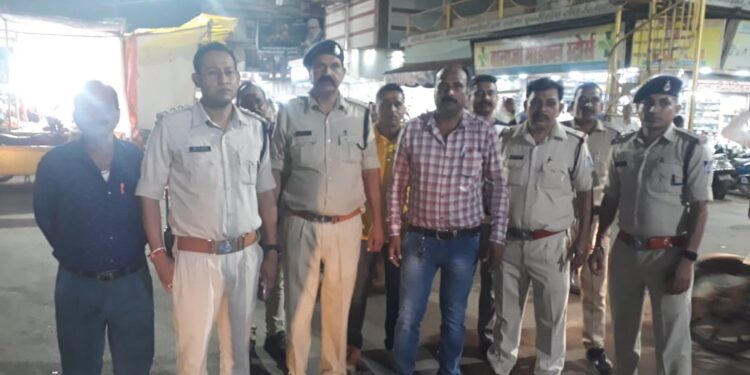 बेलगाम कथित फल विक्रेताओं पर पुलिस ने की कारवाई,जब्त किए ठेले