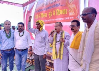 *जिला संयोजक श्री बुंदेला के नेतृत्व में आदिवासियों के हक अधिकार क संघर्ष जारी*  *आदिवासी दलित क्रांति सेना बुंदेलखंड इकाई पन्ना के आह्वान पर खूंटा गाड़ो हल चलाओ आंदोलन, एवं गले में गिरमा मुंह में तिनका कार्यक्रम संपन्न*
