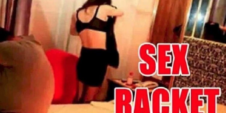 कॉलोनी के मकान में चल रहा था देह व्यापार, दो युवतियों समेत पांच गिरफ्तार, मचा हड़कंप