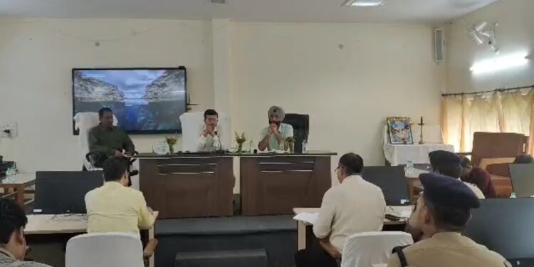 संजय गांधी संस्थान पचमढ़ी में कलेक्टर नीरज कुमार सिंह एवं पुलिस अधीक्षक डॉ गुरकरन सिंह ने मेले की तैयारियों की विस्तार से समीक्षा की।