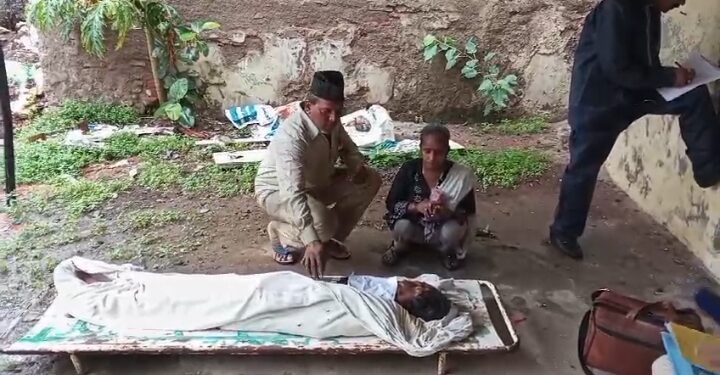बहन ने निभाया अपना फर्ज गरीब नवाज कमेटी के सहयोग से हुआ भाई का अंतिम संस्कार  उत्तर प्रदेश से आया युवक जबलपुर घूमने अचानक तबीयत खराब होने से हुई मौत