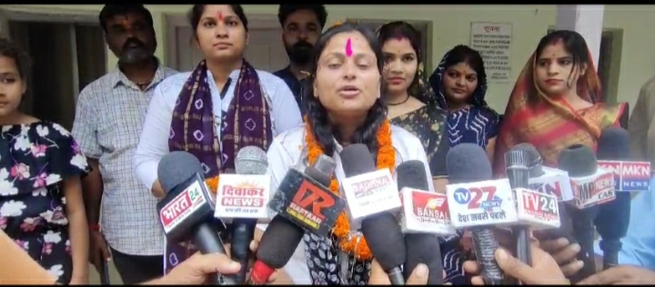 किलिमंजारो चोटी फतह कर पवई पहुंची माउंटेन गर्ल पत्रकार कल्याण परिषद् ने किया स्वागत