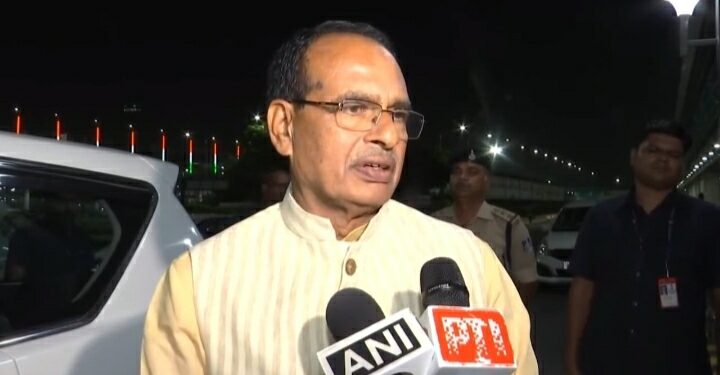 प्रधानमंत्री नरेंद्र मोदी ने LPGcylinder की कीमतों में कमी कर देशभर की बहनों को राखी का अद्भुत उपहार दिया  इस सौगात के लिए प्रधानमंत्री जी का हृदय से अभिनंदन करता हूं, धन्यवाद देता हूं: CM