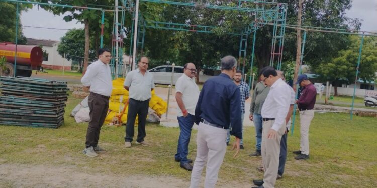निगमायुक्त विनोद शुक्ल ने किया स्वतंत्रता दिवस पर पुलिस लाइन में आयोजित होने वाले कार्यक्रम का निरीक्षण व्यवस्थाओं को समय सीमा पर पूर्ण करने अधिकारियों को दिए निर्देश