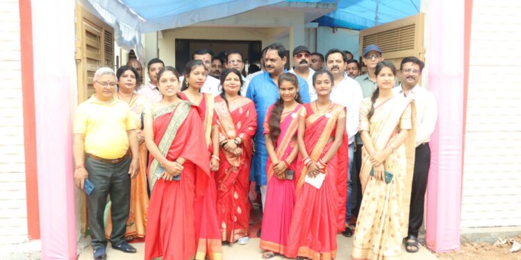 विधायक संदीप जायसवाल के मुख्य अतिथि महापौर श्रीमती प्रीति संजीव सूरी की अध्यक्षता निगम अध्यक्ष मनीष पाठक व भाजपा अध्यक्ष दीपक टंडन सोनी के विशिष्ट आतिथ्य में तिलक कॉलेज में बने एक करोड़ बीस लाख की लागत से बने 50 सीटर कन्या छात्रावास का हुआ लोकार्पण