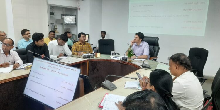 कलेक्टर श्री प्रसाद की अध्यक्षता में निर्वाचन से संबंधित नोडल अधिकारियों की समीक्षा बैठक संपन्न
