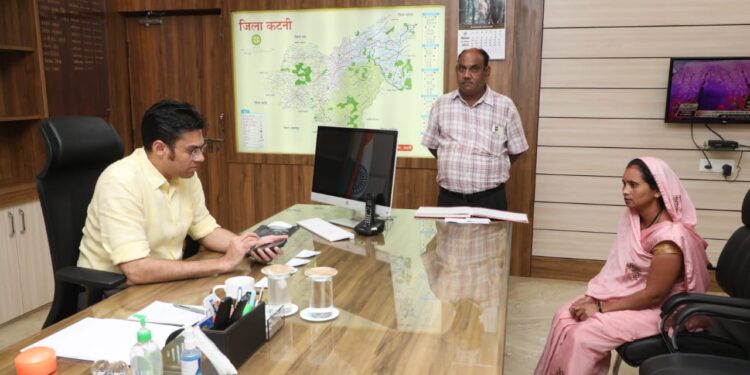 दृष्टिबाधित छात्रा भारती के सपनों को लगेंगे पंख  कलेक्टर श्री प्रसाद ने की भारती के जीवन में शिक्षा का उजियारा भरने की पहल  दिल्ली के नामचीन दृष्टिबाधित स्कूल में नवमी की पढ़ाई करेगी भारती