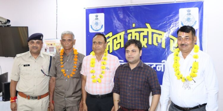 पुलिस विभाग में लंबी सेवा के बाद जिले से सेवानिवृत्त हो रहे अधिकारी/कर्मचारियों का विदाई समारोह आयोजित 3 अधिकारी हुए सेवानिवृत