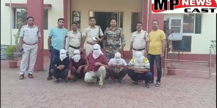 क्राइम शो की तर्ज पर चल रहे सेक्स रैकेट का पर्दाफाश, पति-पत्नी सहित 6 आरोपी गिरफ्तार