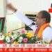 एक महीने से पानी नहीं गिरा है, किसान संकट में है। किसान भाइयों आप चिंता मत करना, इस संकट से आपको पार निकालकर ले जायेंगे।