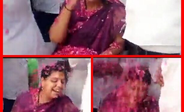 DM को जनता ने फूलो से सजा कर विदा किया