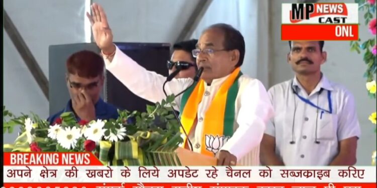 भारतीय जनता पार्टी की सरकार ने सही अर्थों में जनजातीय भाई-बहनों को सम्मान दिया।  कांग्रेस को एक परिवार के अलावा किसी अन्य महानायक का नाम याद नहीं आता है।