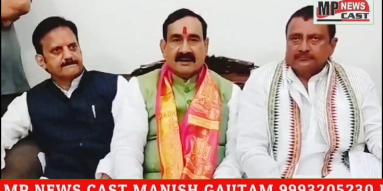 नीमच के मनासा में भाजपा की जन आशीर्वाद यात्रा पर हुए पथराव में कांग्रेस से जुड़े लोगों के खिलाफ़ FIR दर्ज की गई है।  हताश और निराश कांग्रेस अब इस तरह के हथकंडे अपना रही है।