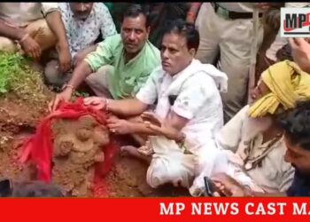लटेरी तहसील के ग्राम धरगा में धरती से प्रकट हुए हनुमान जी  ग्राम वासियों निकली मूर्ति