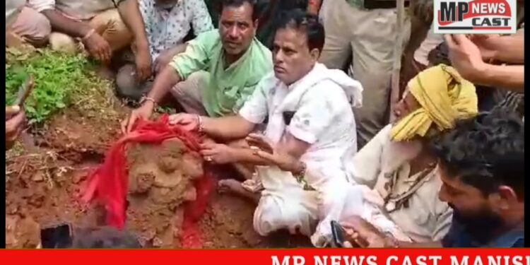 लटेरी तहसील के ग्राम धरगा में धरती से प्रकट हुए हनुमान जी  ग्राम वासियों निकली मूर्ति