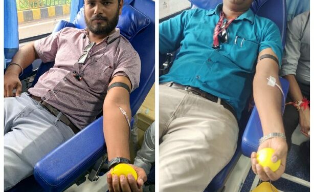 पिछले 10 दिनों से कलेक्ट्रेट कटनी के सामने हड़ताल कर रहे पटवारियों ने बुधवार को रक्तदान शिविर का आयोजन कर जिला चिकित्सालय, कटनी के लिए 28 यूनिट रक्तदान किया