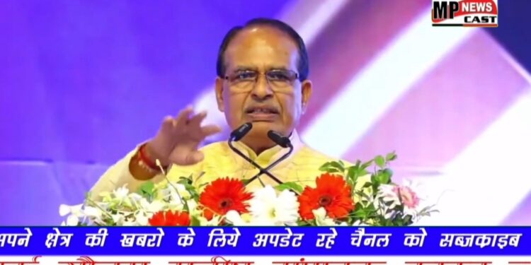 पत्रकार सुरक्षा कानून बने इसके लिए हम तत्काल एक कमेटी का गठन करेंगे, जिसमें सीनियर पत्रकार भी होंगे, यह कमेटी जो सुझाव देगी उसके आधार पर यह कानून बनाया जाएगा: CM