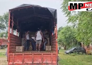 1 करोड़ 5 लाख की अवैध अंग्रेजी शराब.पुलिस ने पकड़ी VIDEO