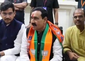 दिग्विजय सिंह जी हार की हताशा से बचने के लिए और कार्यकर्ताओं का मनोबल बनाए रखने के लिए सोशल मीडिया का दुरुपयोग कर फर्जी सर्वे चला रहे VIDEO
