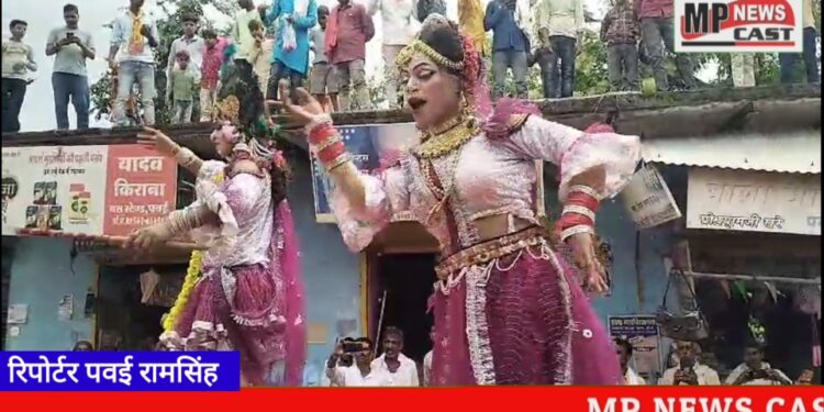 *नगर में गाजे बाजे के साथ निकाली गई श्री कृष्णा बलराम जी की शोभायात्रा*  समाज की प्रतिभाओं का हुआ सम्मान
