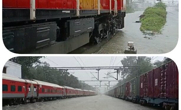 तेज मूसलाधार बारिश से रेलवे ट्रैक पानी में डूबा