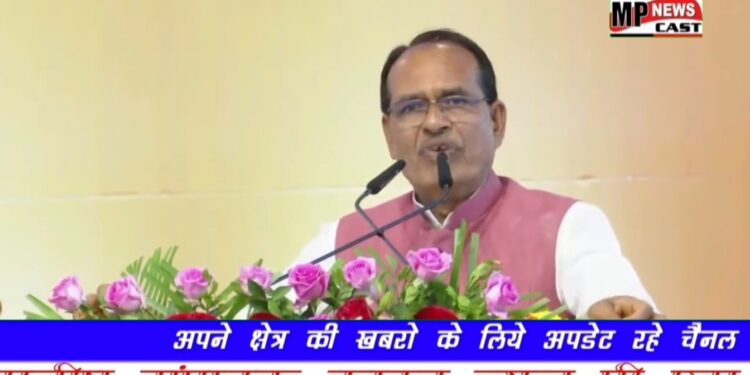 अतिथि विद्वानों एवं अतिथि व्याख्याताओं की पंचायत में मुख्यमंत्री शिवराज सिंह चौहान की बड़ी घोषणाएं  सभी शासकीय महाविद्यालयों में कार्यरत अतिथि विद्वानों को कार्यदिवस की बजाय मासिक वेतन दिया जाएगा और वह 50 हजार रुपये तक होगा।  शासकीय सेवकों के समान अवकाश की सुविधा भी मिलेगी।  एक अकादमिक सत्र में अपने महाविद्यालय के स्थान पर आप जो चाहेंगे आपके आसपास महाविद्यालय में स्थानांतरण की सुविधा भी दी जाएगी।  फालेन आउट अतिथि विद्वानों को भी फिर से रिक्त पदों पर आमंत्रित देंगे।