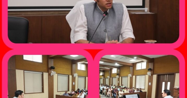 कलेक्टर श्री प्रसाद ने की विभागीय योजनाओं की समीक्षा  आमजन की समस्याओं का संवेदनशीलता से निराकरण करने की अफसरों को हिदायत