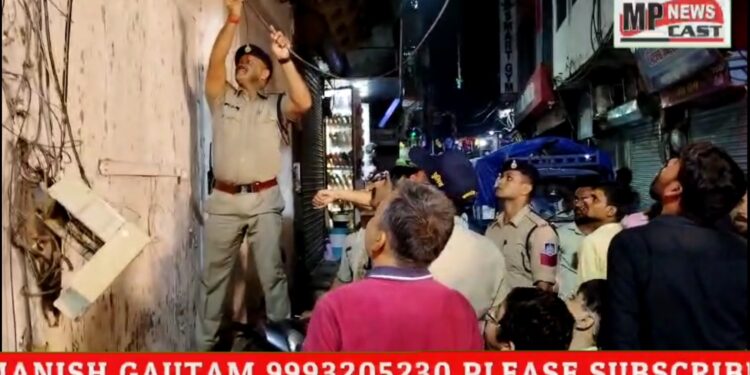 कुठला थाना प्रभारी कभी टूटे बिजली के तार को सुधारते तो कभी दाधिकांदो महोत्सव के रथ को खींचते नजर आए देखें VIDEO