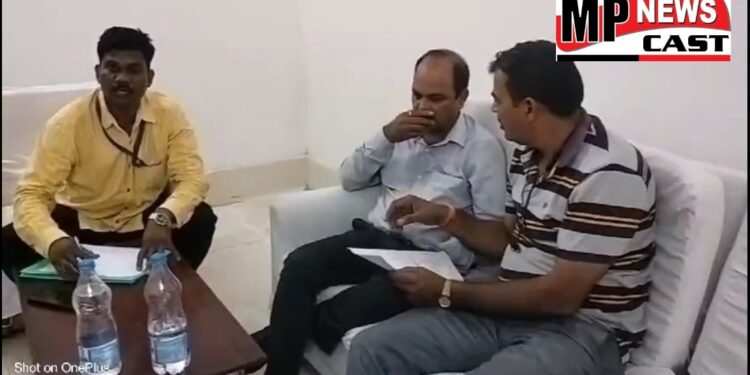मझौली में महिला एवं बाल विकास अधिकारी इंद्र कुमार साहू 20 हजार की रिश्वत लेते ट्रेप,